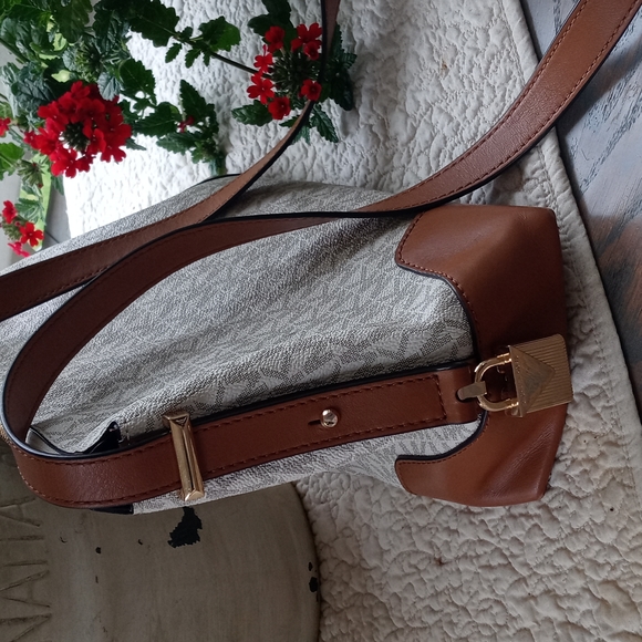 MICHAEL KORS BROWN AND WHITE CROSSBODY PURSE - Picture 6 of 13